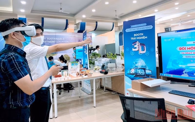 Trải nghiệm triển lãm ảo bằng công nghệ 3D.