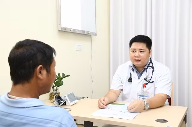 Suýt vỡ túi phình động mạch chủ bụng vì chủ quan không điều trị huyết áp cao