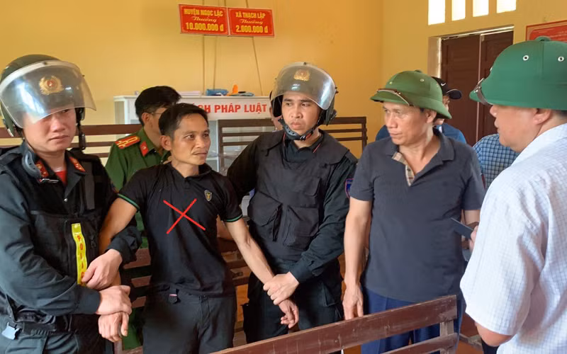 Công an Thanh Hóa bắt giữ Lê Văn Lượng (đánh dấu X) về hành vi giết người.