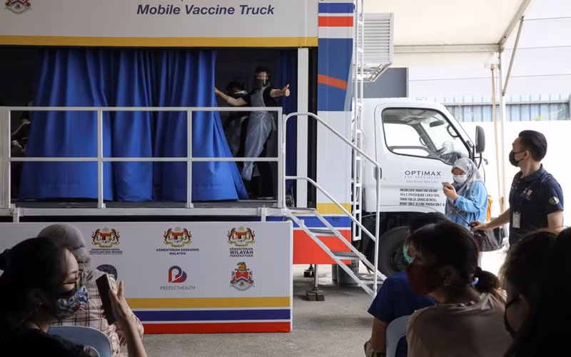 Xe tiêm vaccine lưu động tại Kuala Lumpur, Malaysia, ngày 8/6/2021. (Ảnh: Reuters)