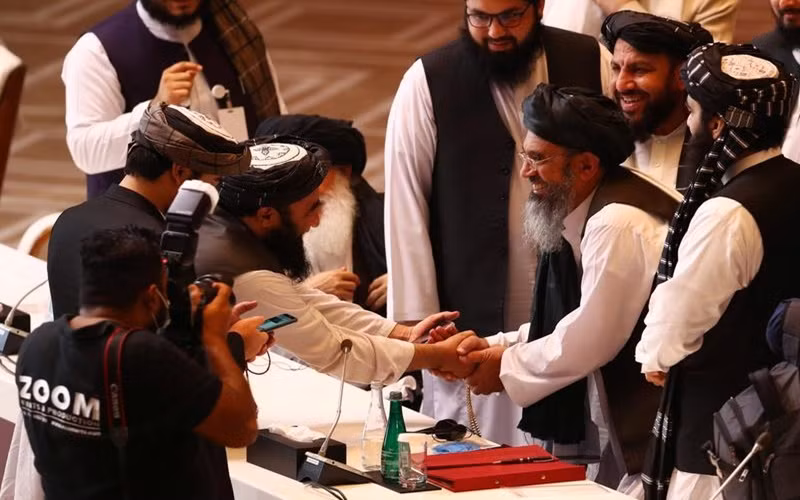 Thành viên của đoàn đàm phán Taliban tại cuộc đàm phán giữa Chính phủ Afghanistan và Taliban diễn ra ở Doha, ngày 12-9-2020. (Ảnh: Reuters)