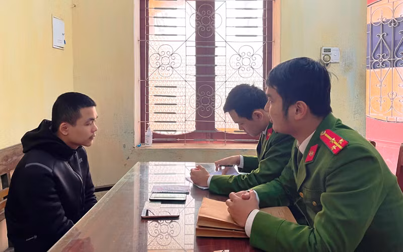 Công an xét hỏi đối tượng Khúc Thanh Bình