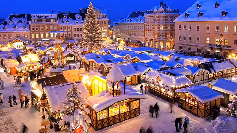 Chợ Giáng sinh Strasbourg, Pháp lung linh, rực rỡ ánh đèn.