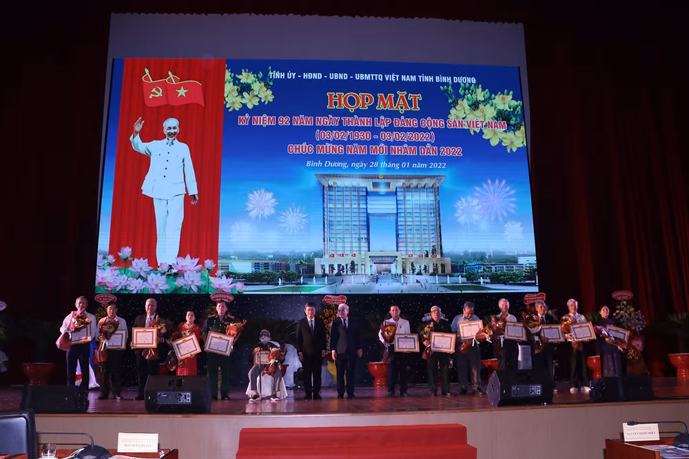 Bình Dương kỷ niệm 92 năm Ngày thành lập Đảng -0