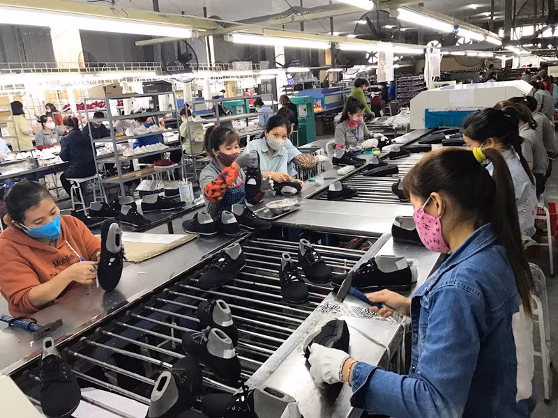 Doanh nghiệp da giày đang chịu nhiều chi phí sản xuất.