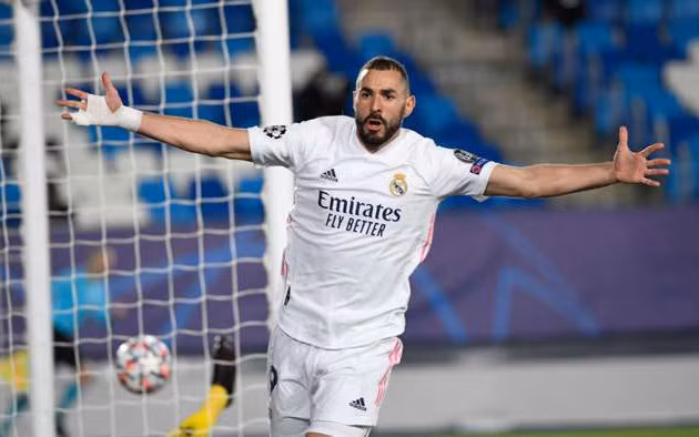 K. Benzema ghi cả hai bàn thắng cho Real Madrid.