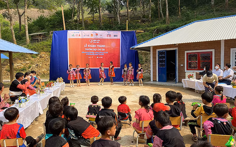 “Trường đẹp cho em” tặng học sinh dân tộc thiểu số tỉnh Sơn La -0