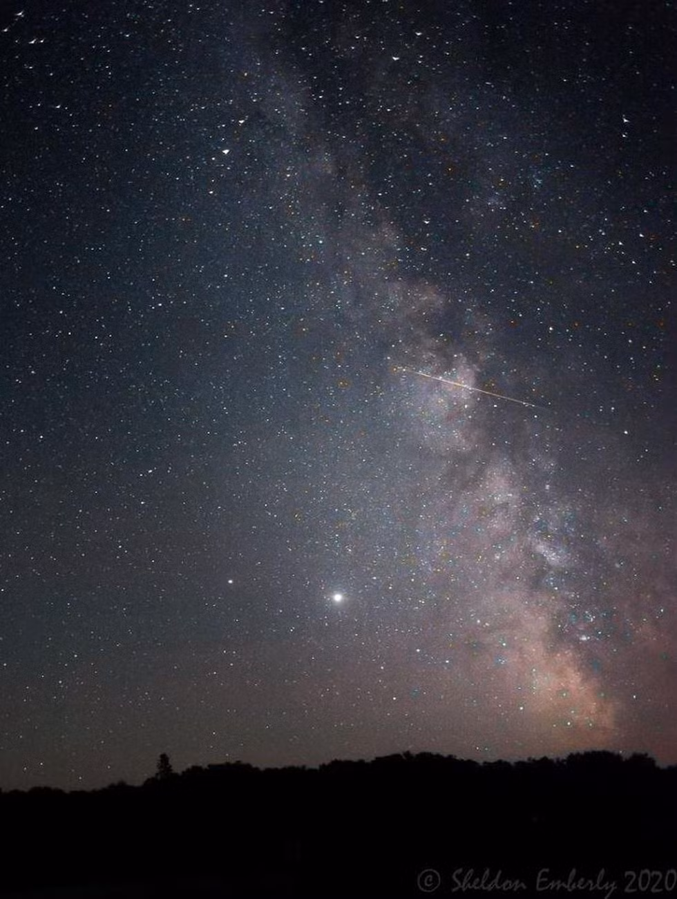 Hình ảnh tỏa sáng của mưa sao băng Perseid 2020 -0