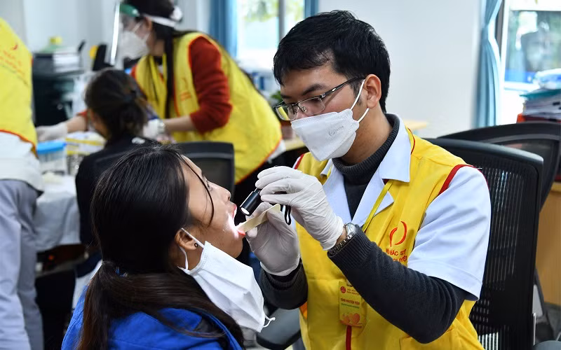 Khám bệnh, cấp thuốc miễn phí cho thanh, thiếu niên có hoàn cảnh đặc biệt khó khăn