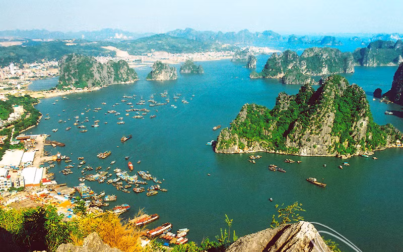 50vinhhalong01.jpg -0