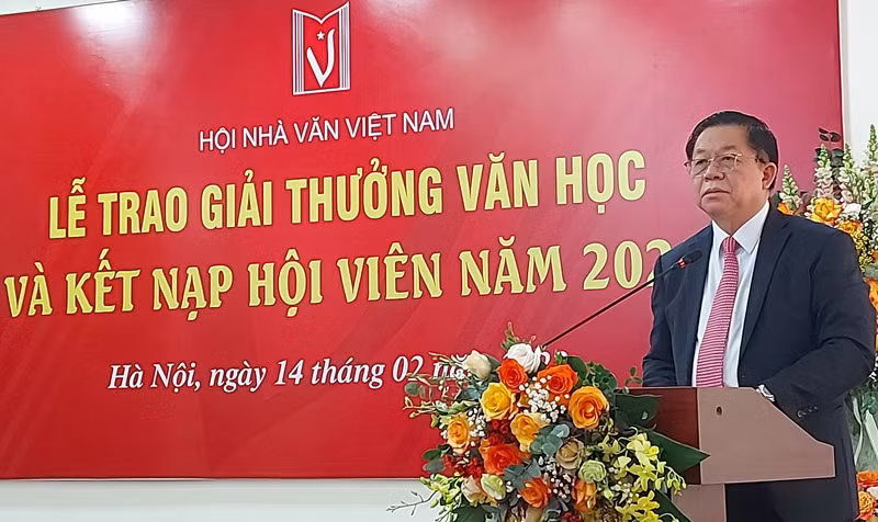 Trao giải thưởng Hội Nhà văn Việt Nam và kết nạp hội viên mới -0
