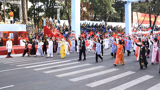 Diễu hành kỷ niệm Ngày giải phóng hoàn toàn miền nam, thống nhất đất nước. Ảnh tư liệu