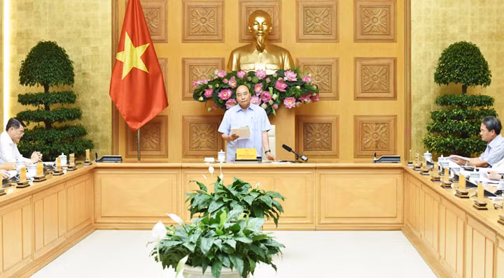 Thủ tướng Nguyễn Xuân Phúc phát biểu ý kiến tại cuộc họp. Ảnh: TRẦN HẢI