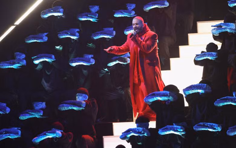 Những hình ảnh tưng bừng tại lễ trao giải Grammy 2022 -4