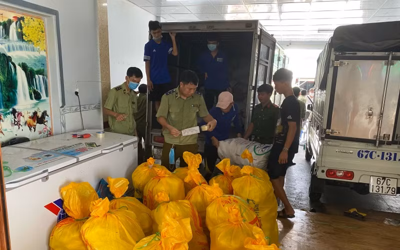 Phát hiện hộ kinh doanh chả chay không rõ nguồn gốc -0