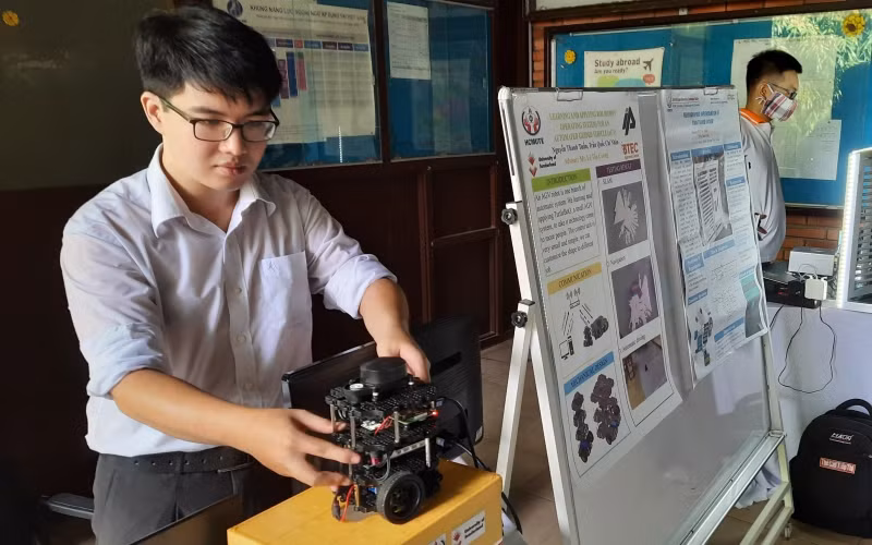 Trưng bày các dự án khởi nghiệp tại Lễ phát động cuộc thi.