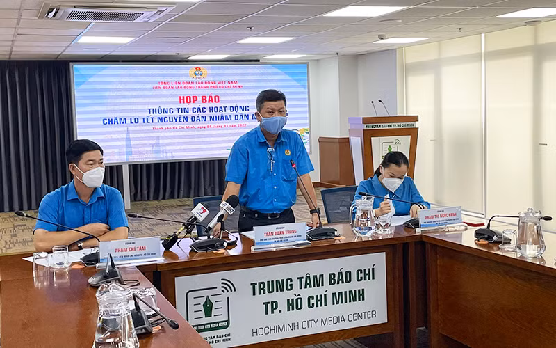 Lãnh đạo Liên đoàn Lao động TP Hồ Chí Minh tại buổi họp báo cung cấp thông tin chăm lo đoàn viên, người lao động nhân dịp Tết Nguyên đán Nhâm Dần năm 2022. 