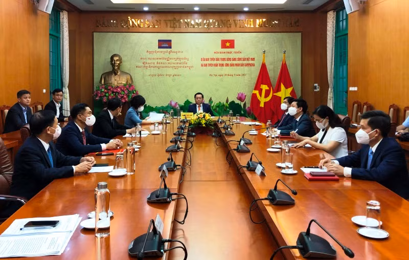 Cuộc hội đàm trực tuyến giữa Ban Tuyên giáo Trung ương và Ban Tuyên huấn Trung ương Đảng Nhân dân Campuchia.
