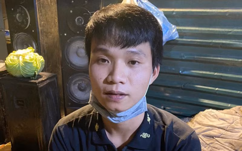 Đối tượng dùng dao cứa cổ tài xế taxi để cướp tài sản.