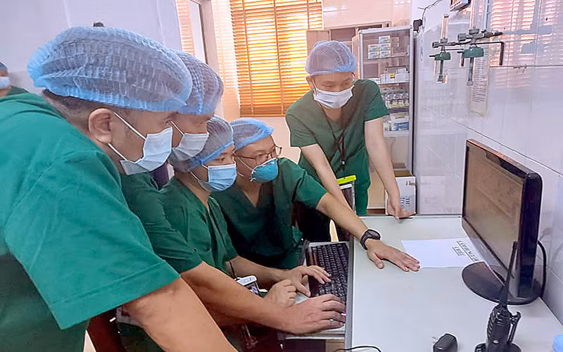 Theo dõi, điều trị bệnh nhân F0 từ xa.