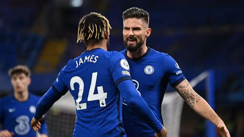 O. Giroud (phải) ghi bàn gỡ hòa 1-1 cho Chelsea.