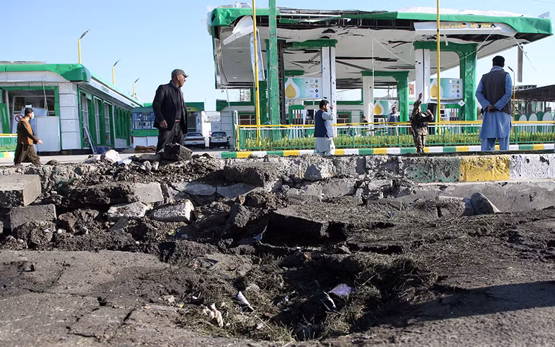 Hiện trường một vụ đánh bom liều chết ở Kabul, Afghanistan. (Ảnh: Reuters)
