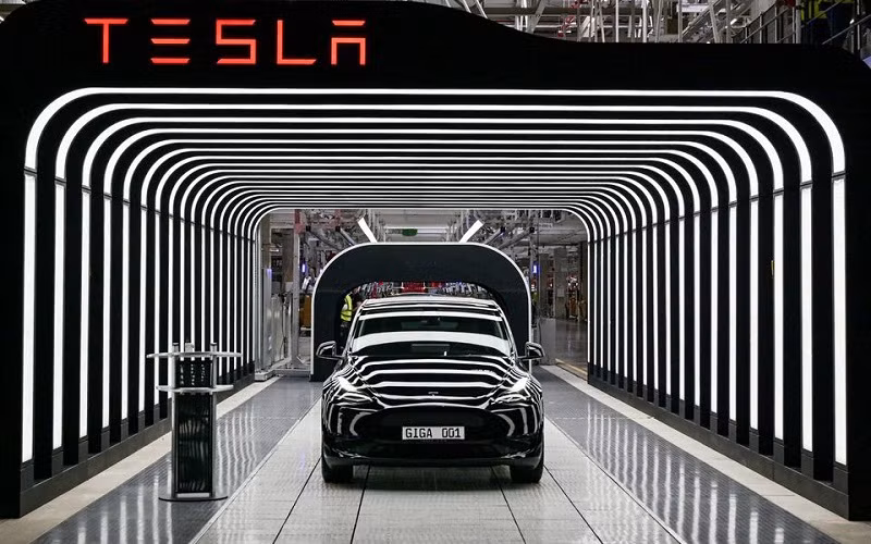 Sự lao dốc của cổ phiếu Tesla diễn ra trong bối cảnh thị trường đầy thách thức đối với nhiều mã cổ phiếu liên quan đến công nghệ. (Ảnh minh họa: Reuters)
