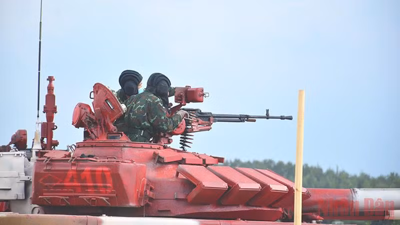 Đội tuyển Xe tăng bắn đạn thật hiệu chỉnh vũ khí -0