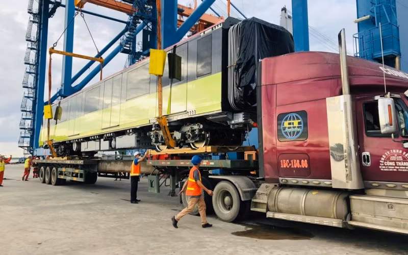 Đoàn tàu thứ 10 của dự án đường sắt đô thị Nhổn - Ga Hà Nội đang được vận chuyển về đến Việt Nam.