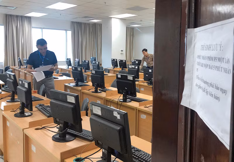 Tại Kỳ thi tuyển viên chức giáo dục Hà Nội (Ảnh: DUY LINH)