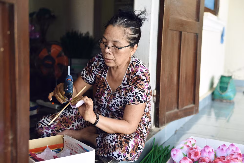 Làng nghề hoa giấy Thanh Tiên -0