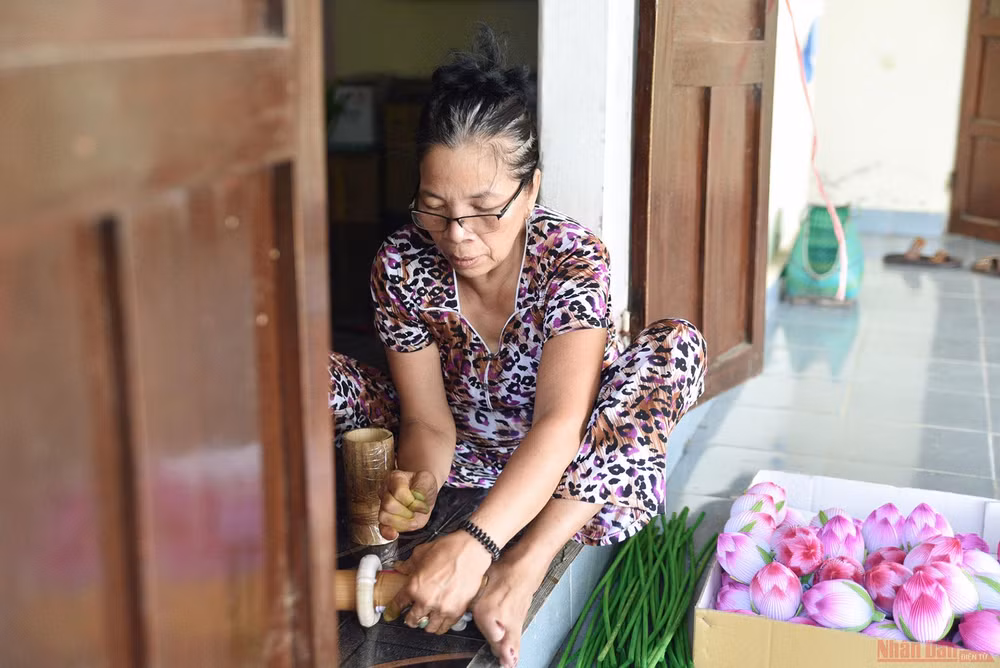 Làng nghề hoa giấy Thanh Tiên ảnh 13 Làng nghề hoa giấy Thanh Tiên -0