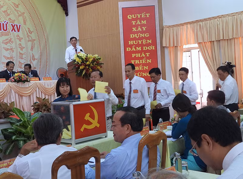 Trực tiếp bầu bí thư cấp ủy huyện ở Cà Mau -0
