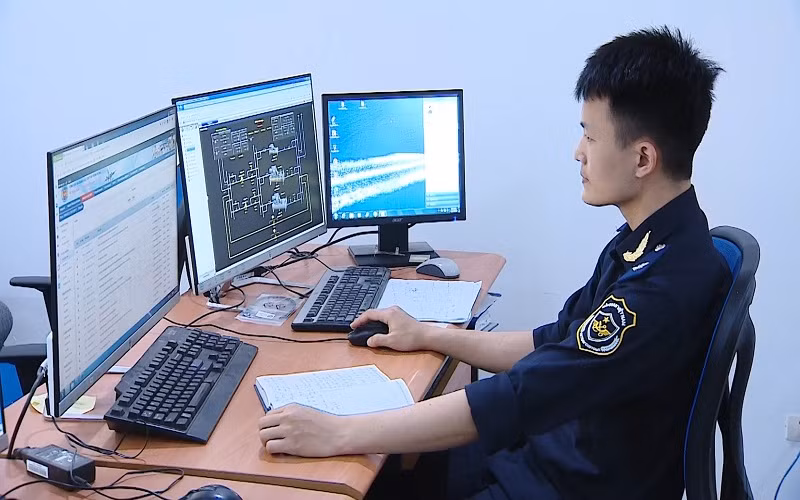 Hoạt động nghiệp vụ tại Chi cục Hải quan.