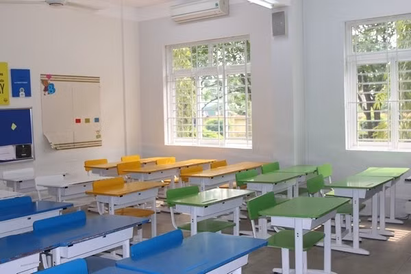 Phòng học Trường THCS Ngoại ngữ.