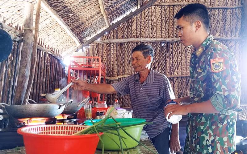 Sâu đậm nghĩa tình quân dân -0