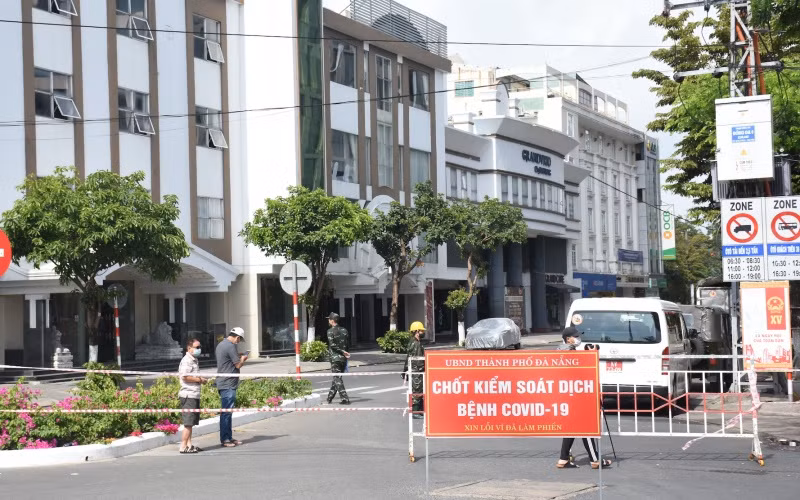 Chốt phong tỏa được lập tại đường Đống Đa, từ 0 giờ sáng 6-5.