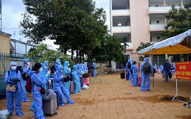 Trường THPT chuyên Trần Hưng Đạo, TP Phan Thiết (Bình Thuận) được trưng dụng làm khu cách ly tập trung cho người từ vùng dịch trở về địa phương. 