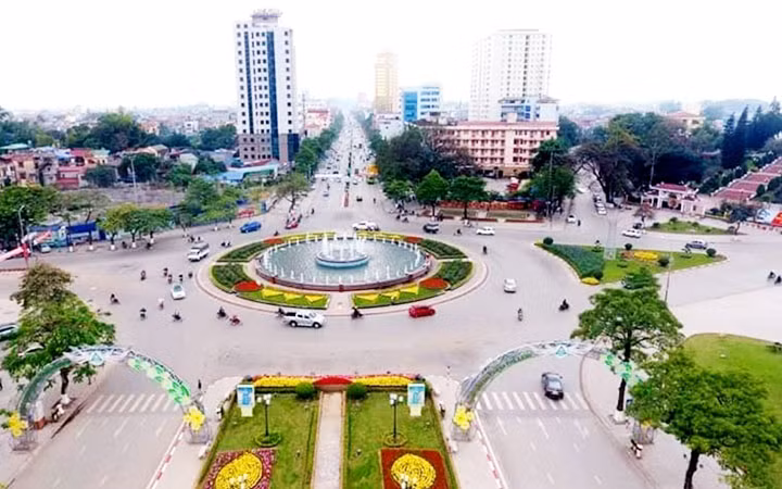 Thành phố Thái Nguyên, tỉnh Thái Nguyên phát triển đô thị theo hướng bền vững, xanh, sạch, đẹp. Trong ảnh: Khu vực trung tâm thành phố Thái Nguyên. Ảnh: ĐỨC NAM