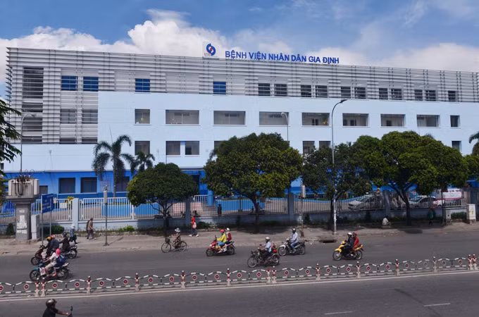 Hai nhân viên Bệnh viện Nhân dân Gia Định dương tính với SARS-CoV-2 -0