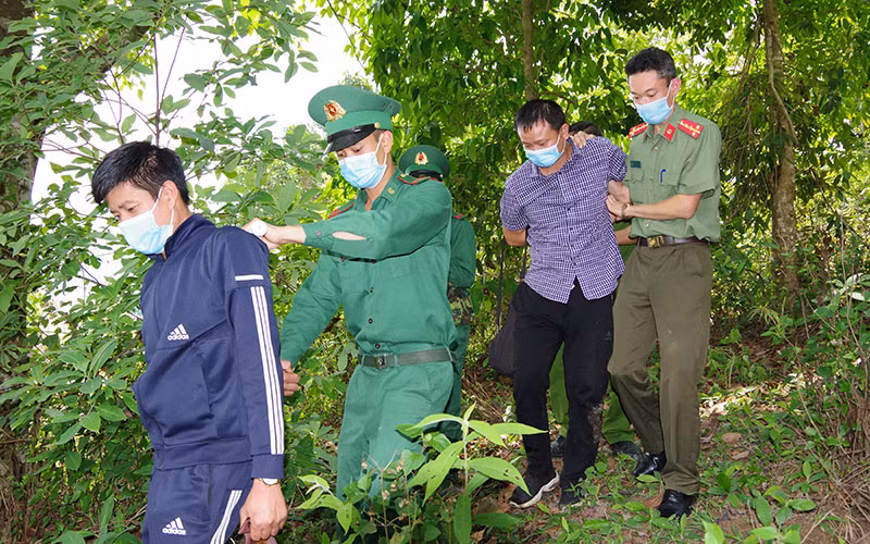 Nguy cơ dịch xâm nhập từ các ca nhập cảnh trái phép qua đường mòn, lối mở. (Ảnh minh họa)