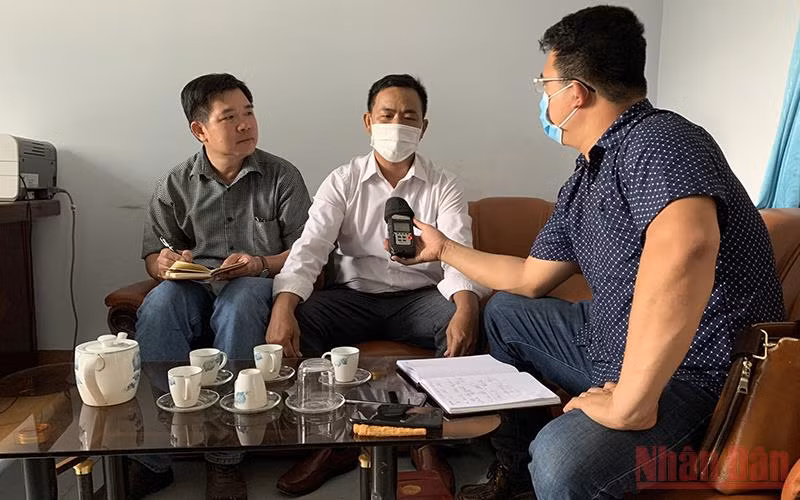 Kỷ luật cảnh cáo Chủ tịch và Phó Chủ tịch Ủy ban nhân dân xã Ya Tờ Mốt về vụ để mất 382,07ha rừng tự nhiên -0