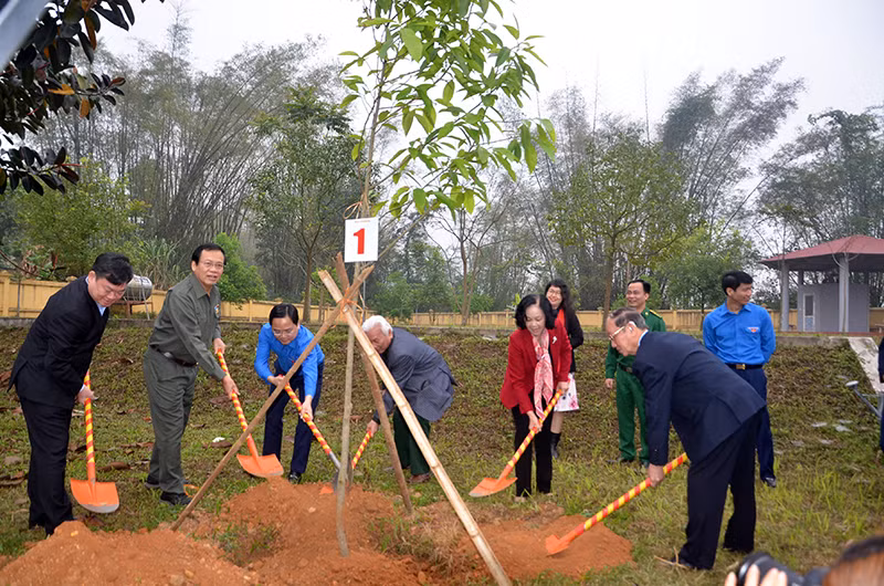 Kỷ niệm 70 năm ngày Bác Hồ tặng thơ Thanh niên xung phong -0