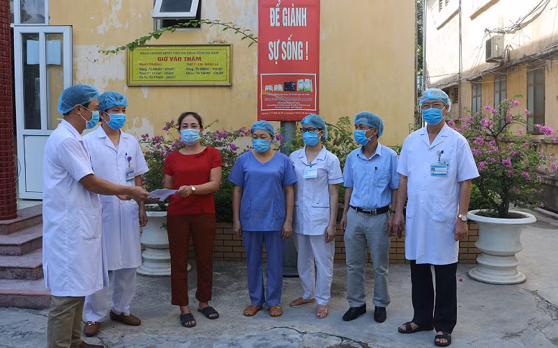 Bệnh nhận 620 được công bố khỏi bệnh tại bệnh viện đa khoa tỉnh Hà Nam