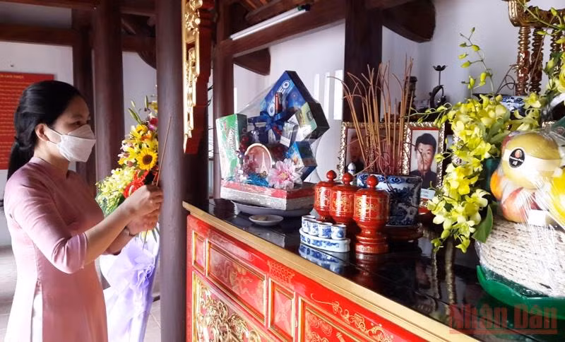Triển lãm ảnh Bác Hồ với Thanh Hóa -0