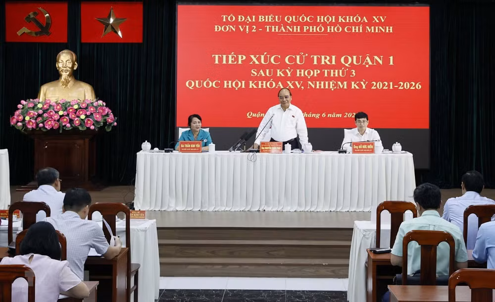 Hình ảnh Chủ tịch nước tiếp xúc cử tri quận 1, Thành phố Hồ Chí Minh -0
