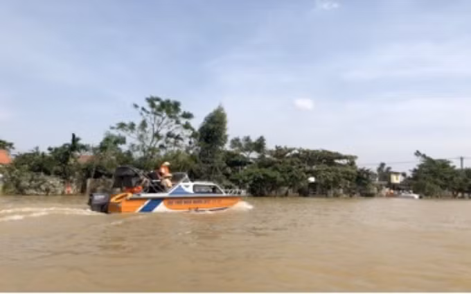 Một trong các xuồng cứu hộ DTQG được sử dụng tại Quảng Bình.