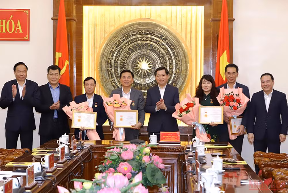 Cùng chăm lo phát triển tổ chức đảng, đoàn thể trong doanh nghiệp -0