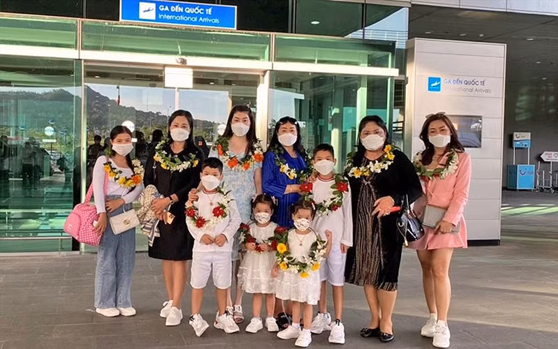 Đoàn du khách Lào có hành trình tham quan 4 ngày 3 đêm tại đảo ngọc Phú Quốc. 