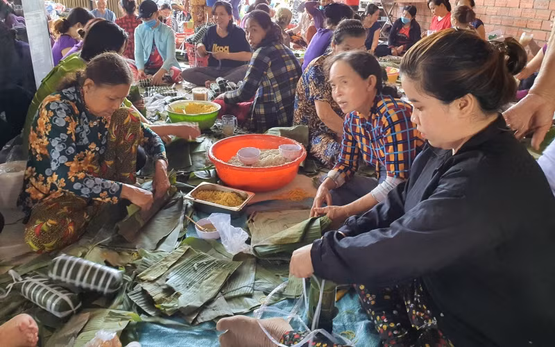 Bến Tre quyên góp giúp đồng bào miền trung -0